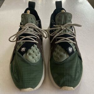 NIKE Huarache Type Olive Green Bone Men’s Sneakers BQ5102-300 Size 10